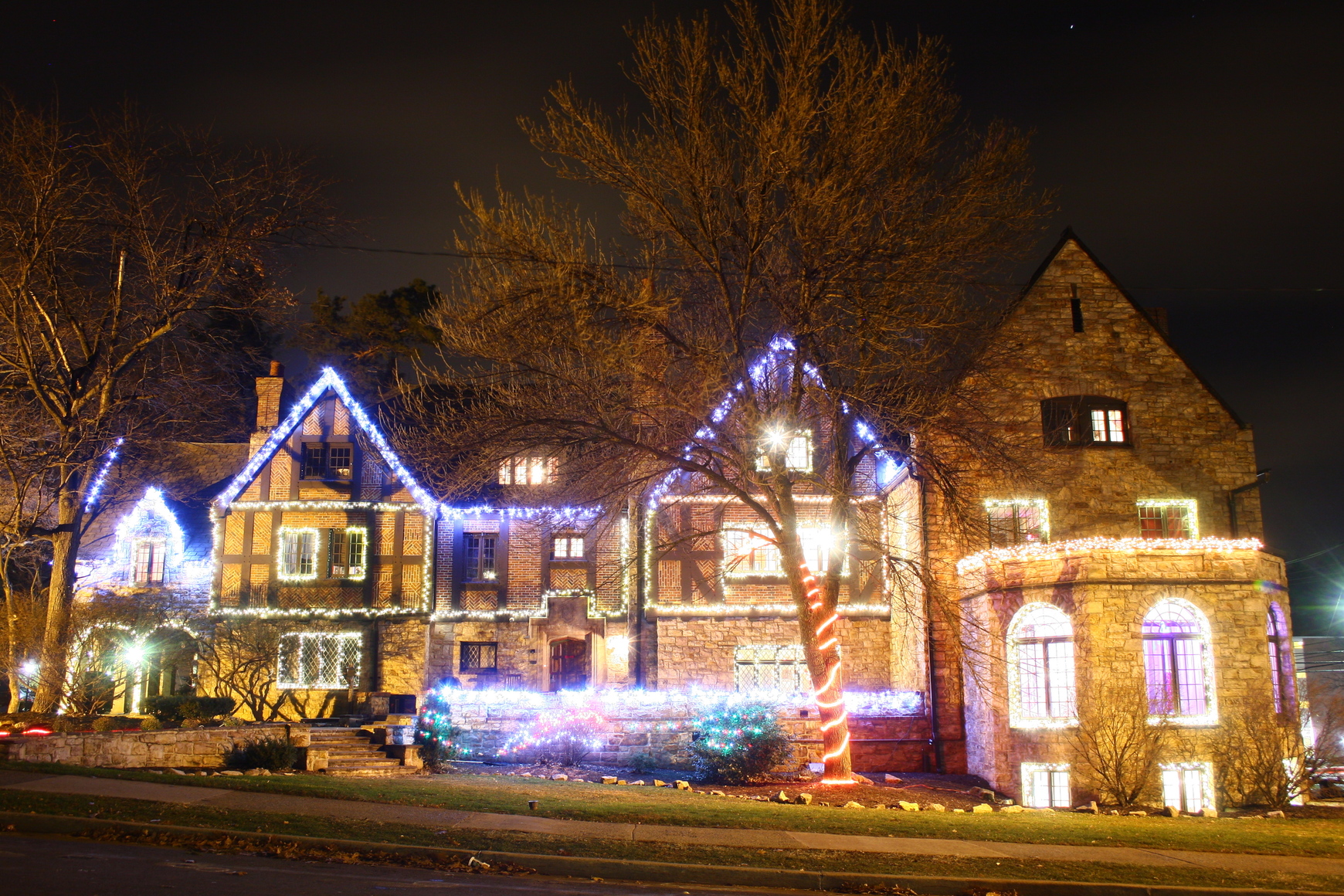 Penn State fraternities to hold holiday lights tour - The 